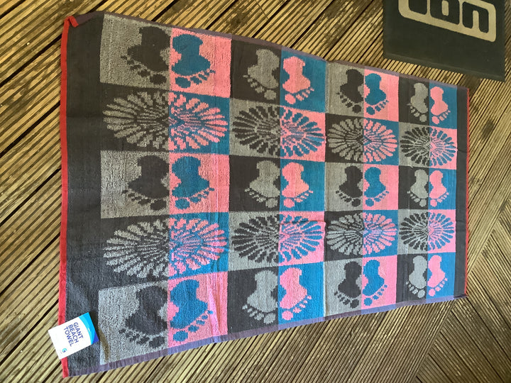 Giant “surf state” beach towel (90 x 160cm)