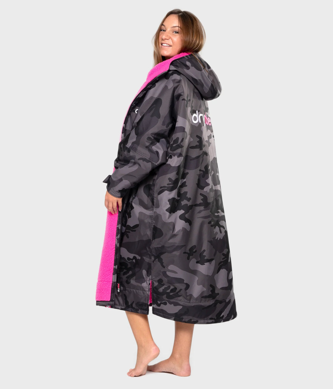 Deyr Robe Dryrobe Long Sleeve Changing Robe - Black Camo/ Pink – Brighton Watersports